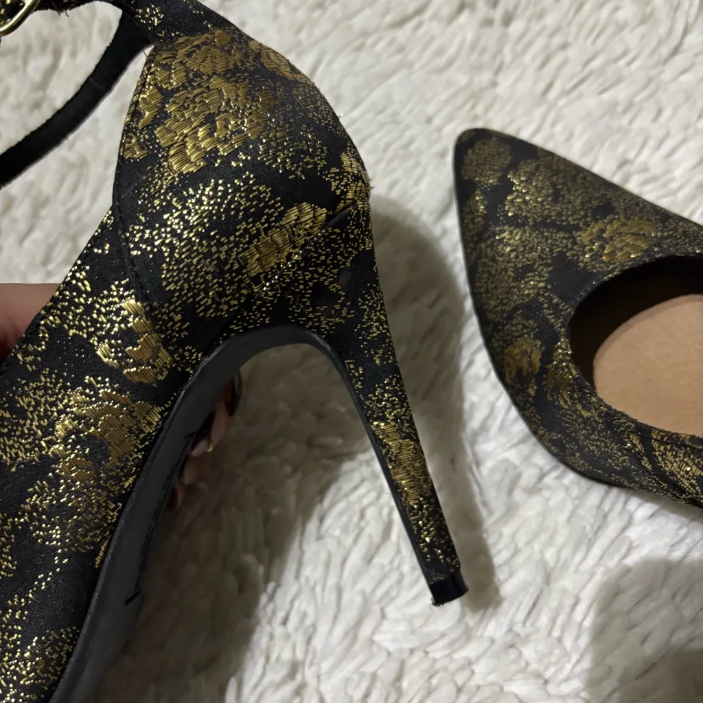 Christian Siriano‎ for Payless Brocade Heels Black Gold Pointed Toe Women’s 7 - Image 7