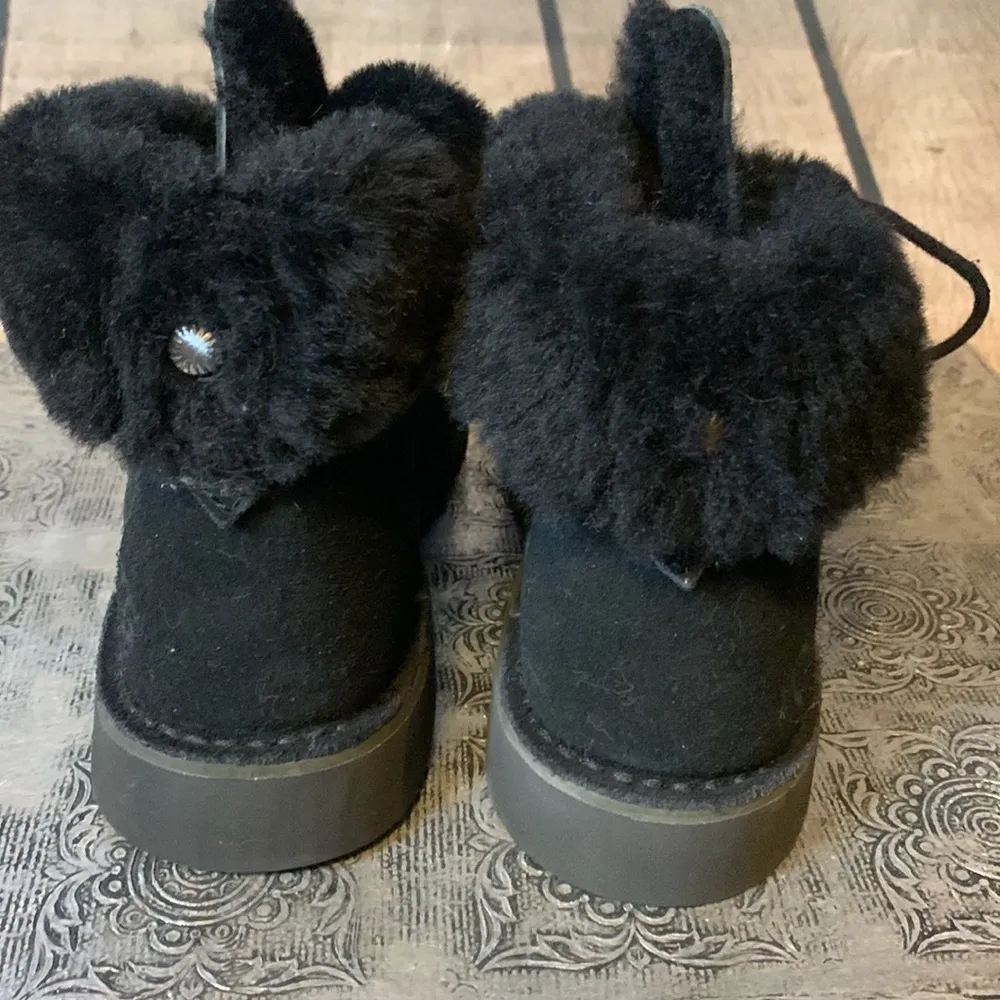 UGG NWOT Black Tie Up Booties Size 5 Never Worn - Image 5