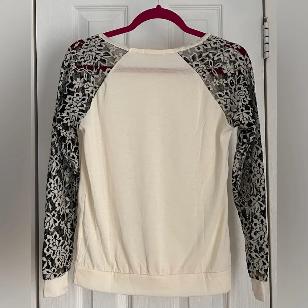 🆕 Heart & Hips Lace Sleeve Top - Image 2