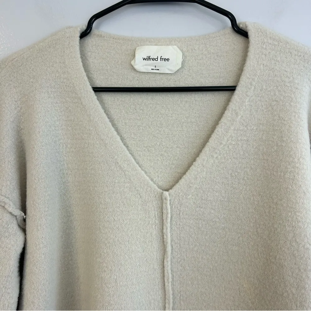 Wilfred Aritzia Free White Oversized V-neckline Long Sleeve Sweater Size Small - Image 2