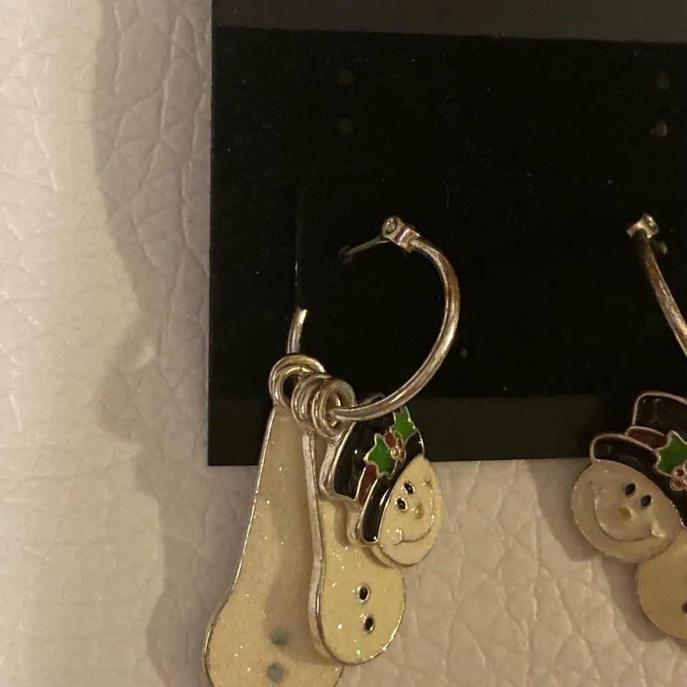 Snowman Holiday Dangle Earrings Silver Tone Glitter Women’s Festive Jewelry - Image 3