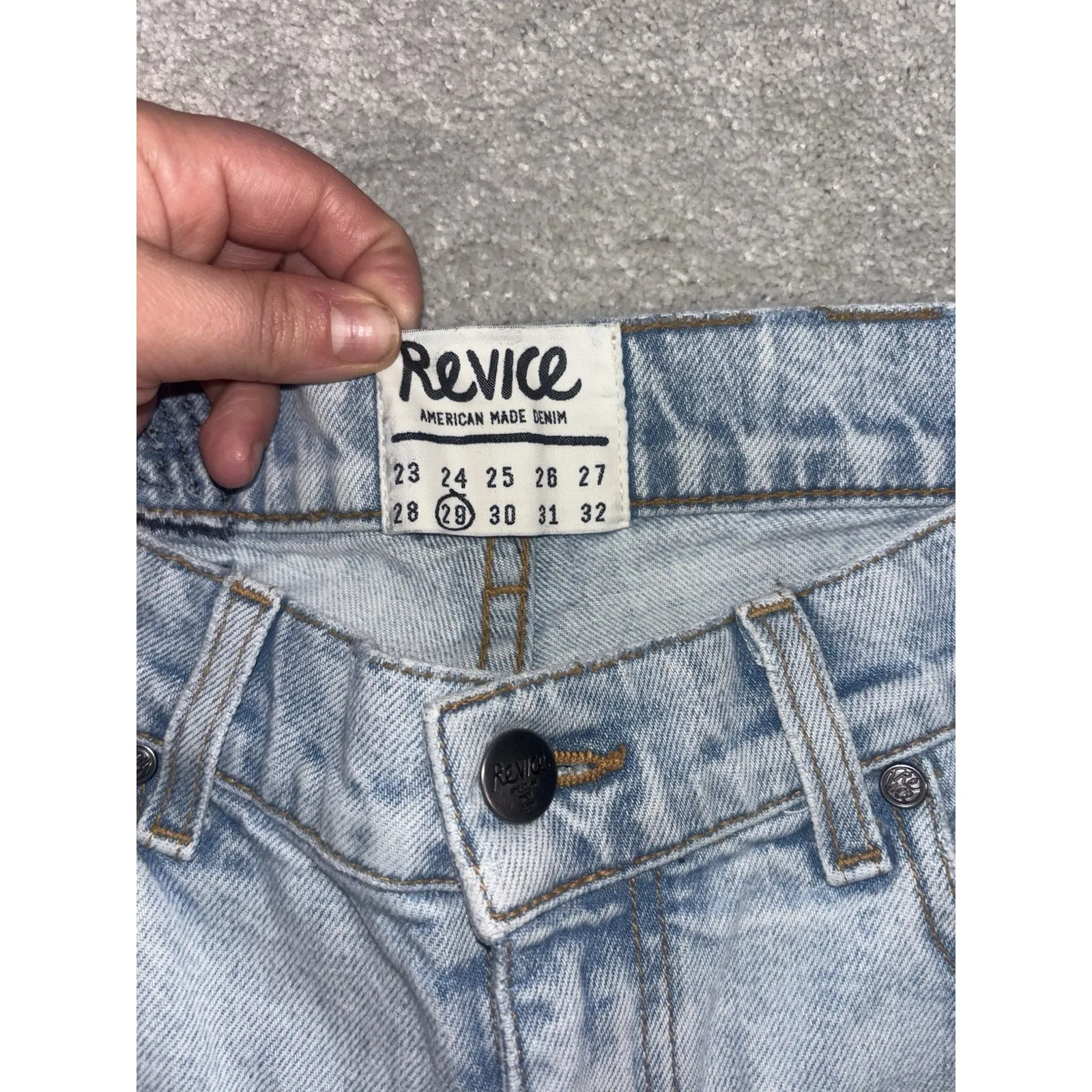 womens revice jeans straight leg 29 light wash Tapered Leg - Image 5