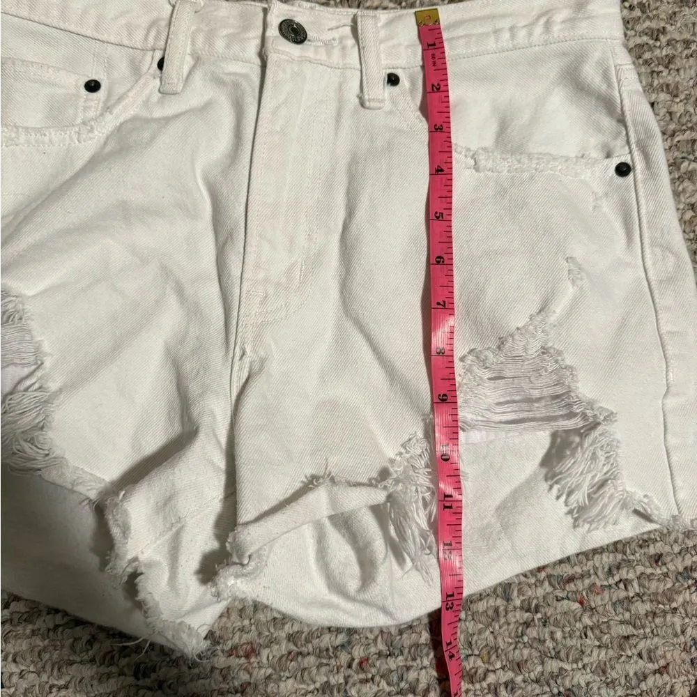 Abercrombie & Fitch Mid Rise Boyfriend Distressed White Shorts- Size 4/27 - Image 9