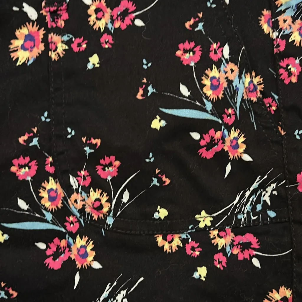 Torrid Women Size 12 Sateen Sunrise Garden Shorts Cuffed Black Floral Flat Front - Image 3