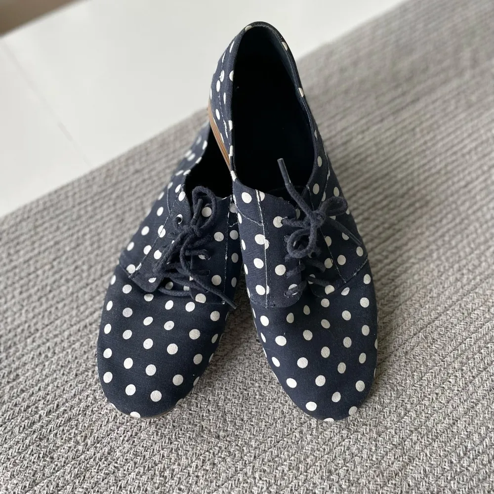 GAP Navy Blue and White Polka Dot Tie Oxfords Size 10 - Image 11