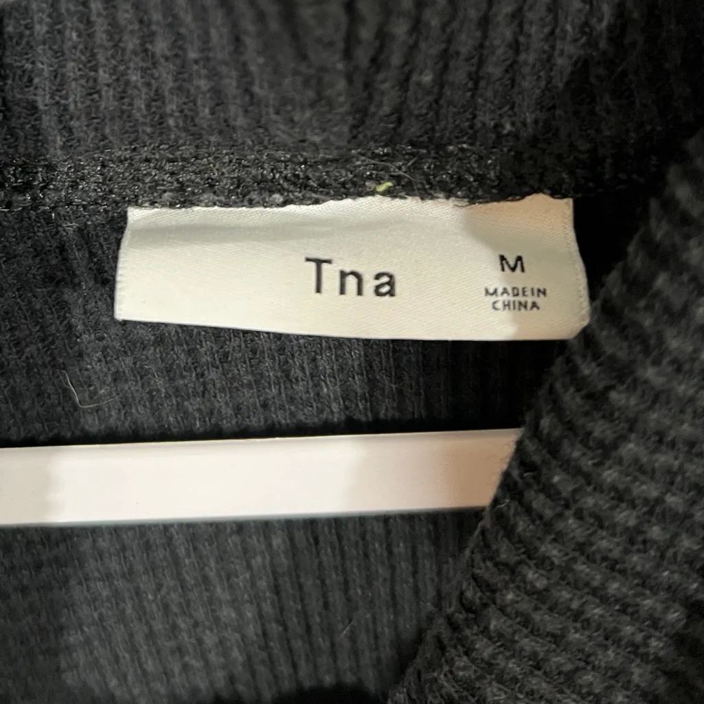 TNA Aritzia Waffle Knit Thermal Cowl Neck Long Sleeve Size Medium in Black - Image 5
