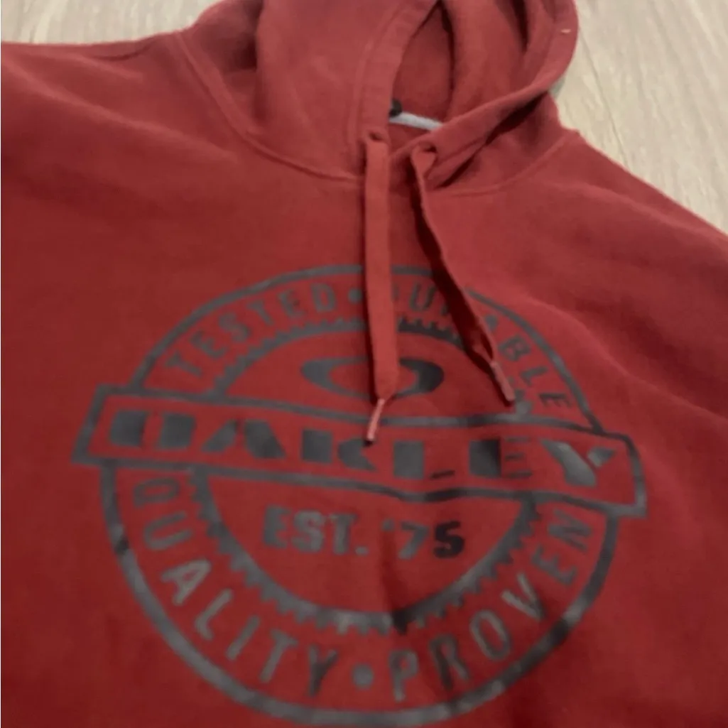 Oakley Burgundy Pullover Hoodie with Circular Logo - Image 2