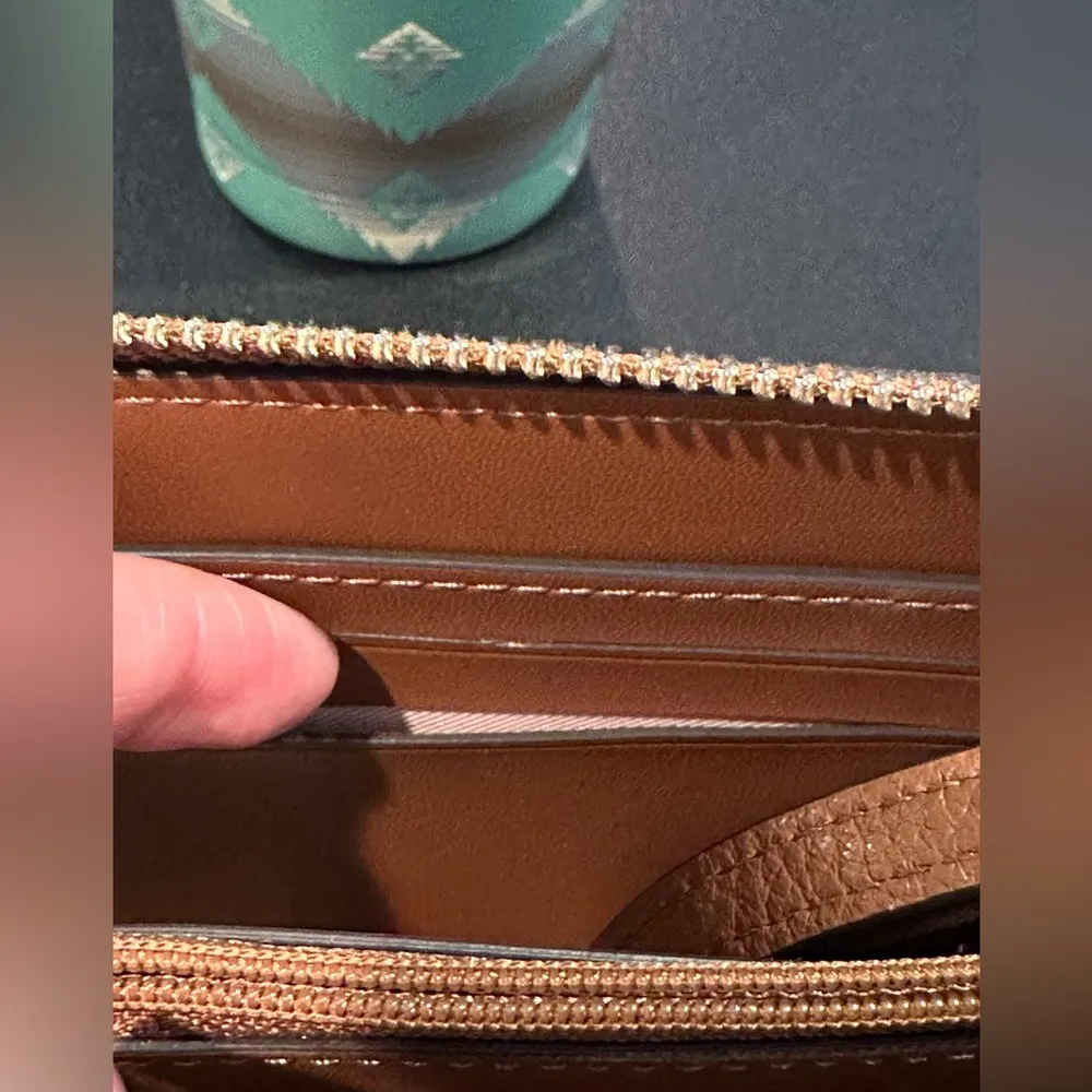 EUC!  wallet crossbody - Image 7