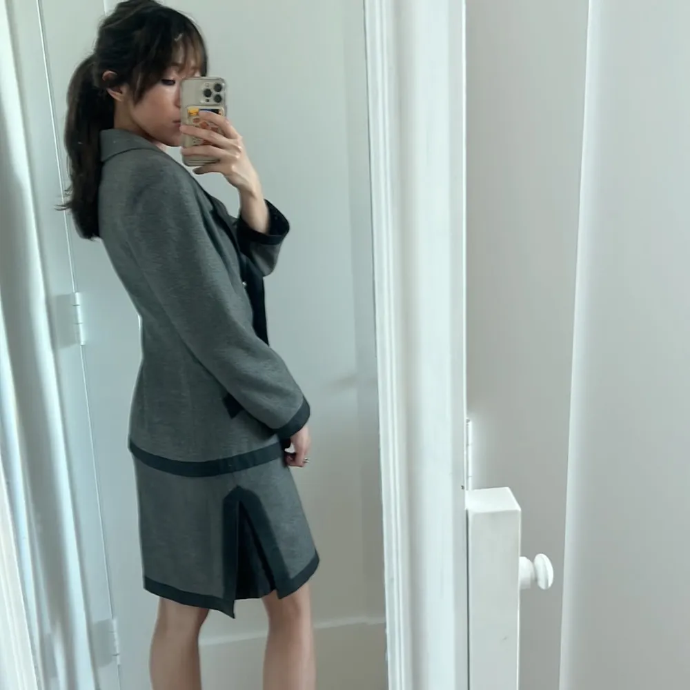 1980s vintage valentino boutique grey pencil skirt suit set Size 0 - Image 4