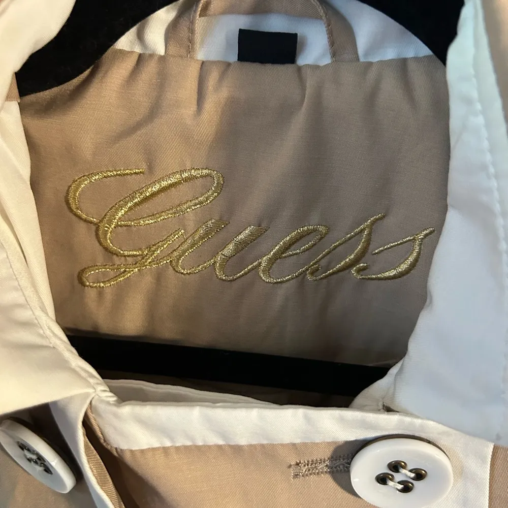 Guess Tan Trench Coat with White Trim | Size Small - Image 5