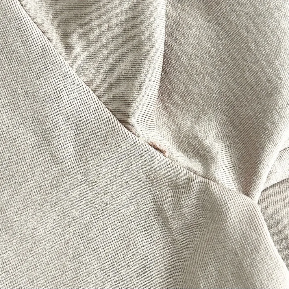 Skims Essential Mock Neck Long Sleeve Bodysuit Size L/XL - Image 4