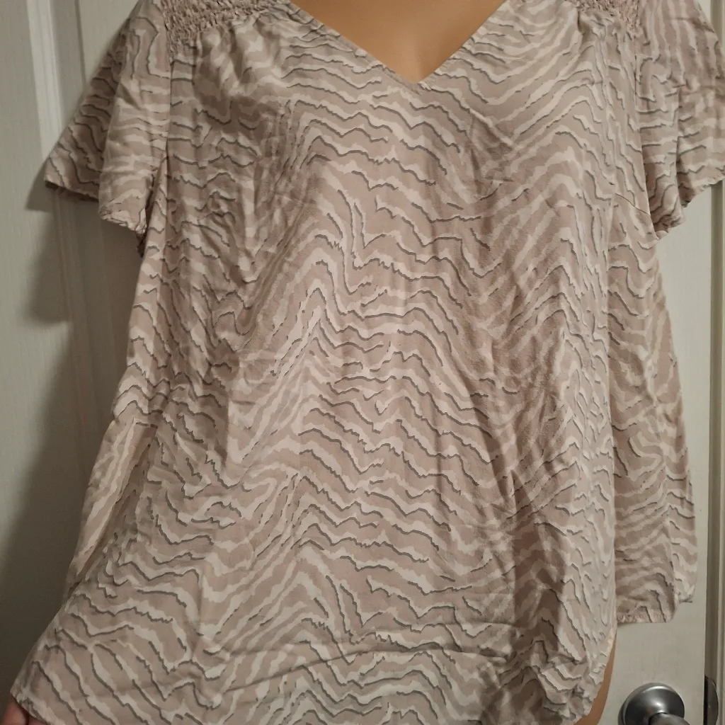 Torrid Sz 2 Elegant Beige Women's Top - Image 8