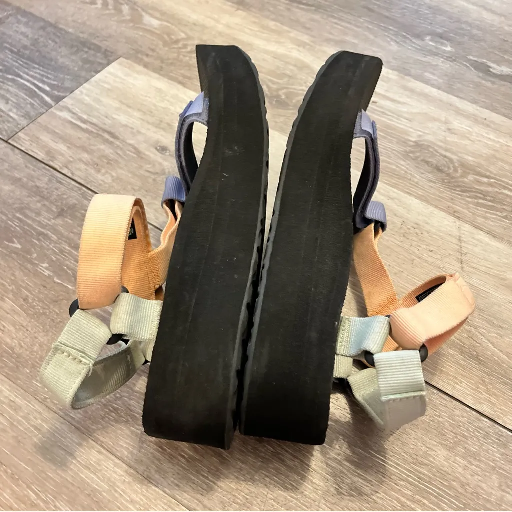 Teva  flatform universal sandal - Image 4