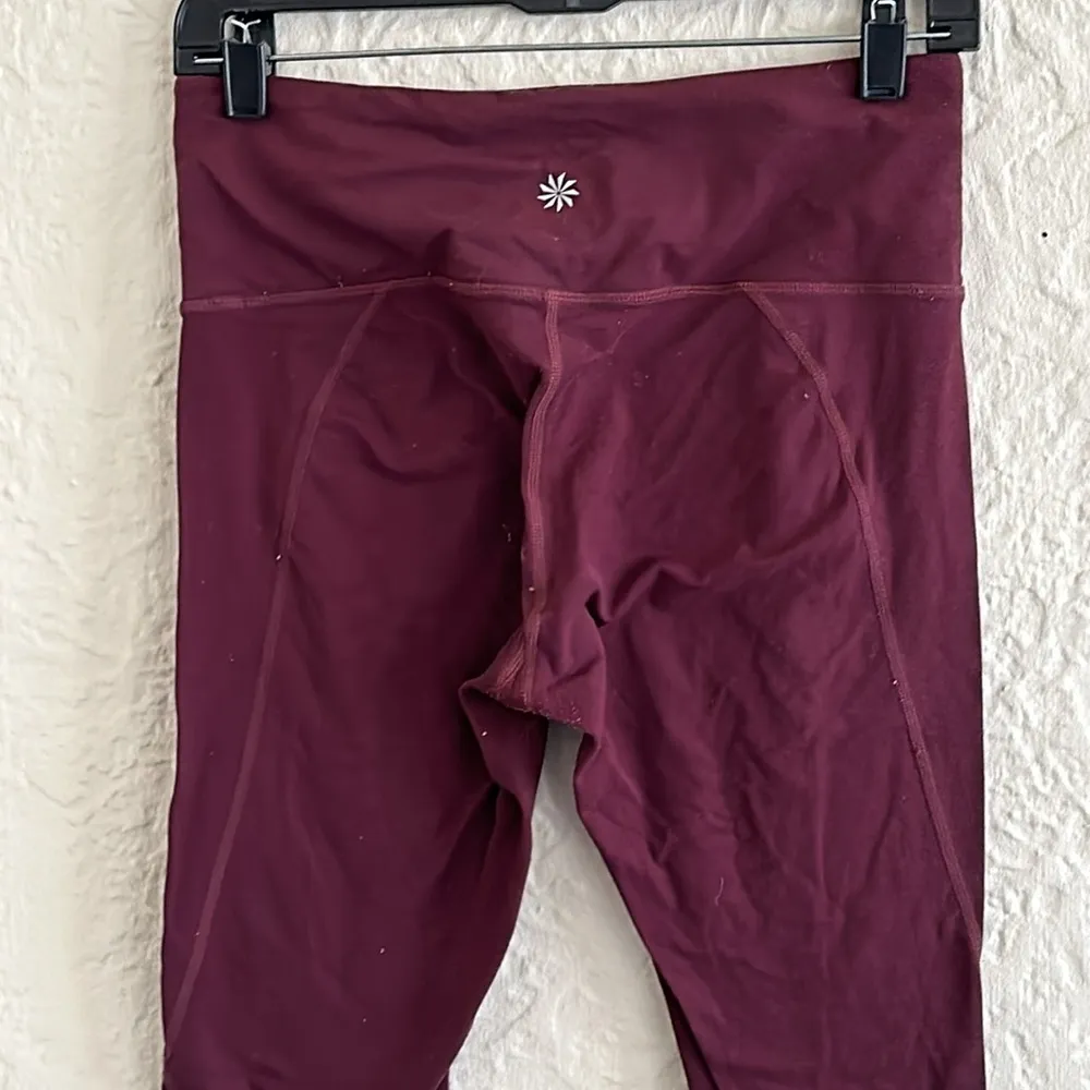Athleta Salutation Powervita Crop Capri Leggings Medium Raisin Purple Brown - Image 4