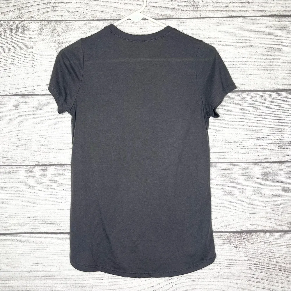 Zoe + Liv Gray Geometric Elephant Casual T-Shirt Size Medium - Image 6