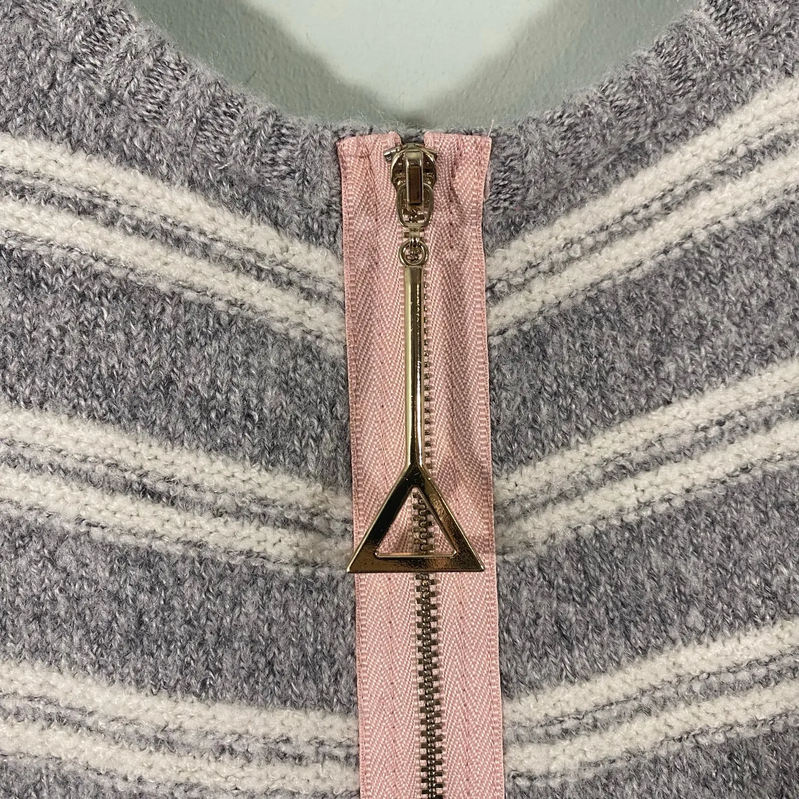 Soft Surroundings Veronica Grey Striped Pink Back Zip Tunic Plush Sweater Size M - Image 9