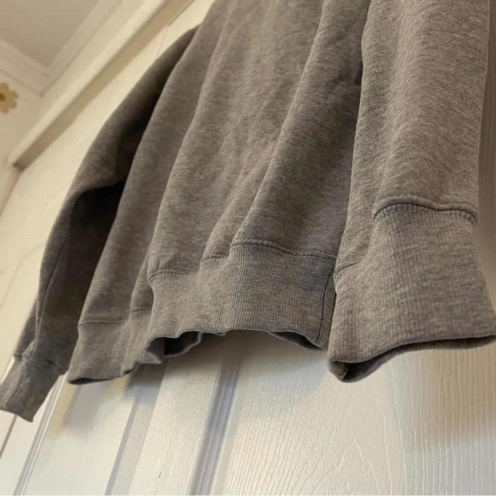 John Galt Brandy Melville Women’s Gray Crew Neck Sweatshirt Size Small - Image 4