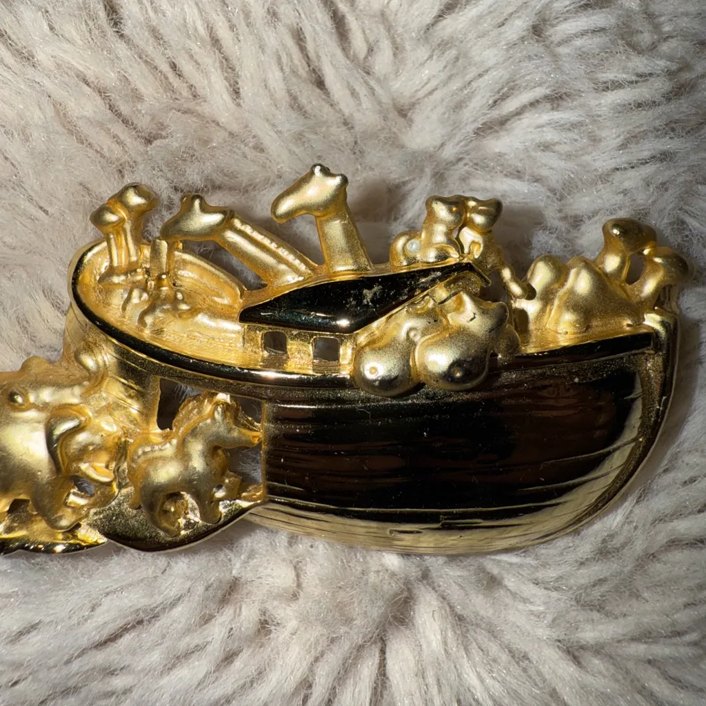 OAJC Noahs Ark Gold Tone Animal Boat Brooch Pin Signed‎ Vintage - Image 5