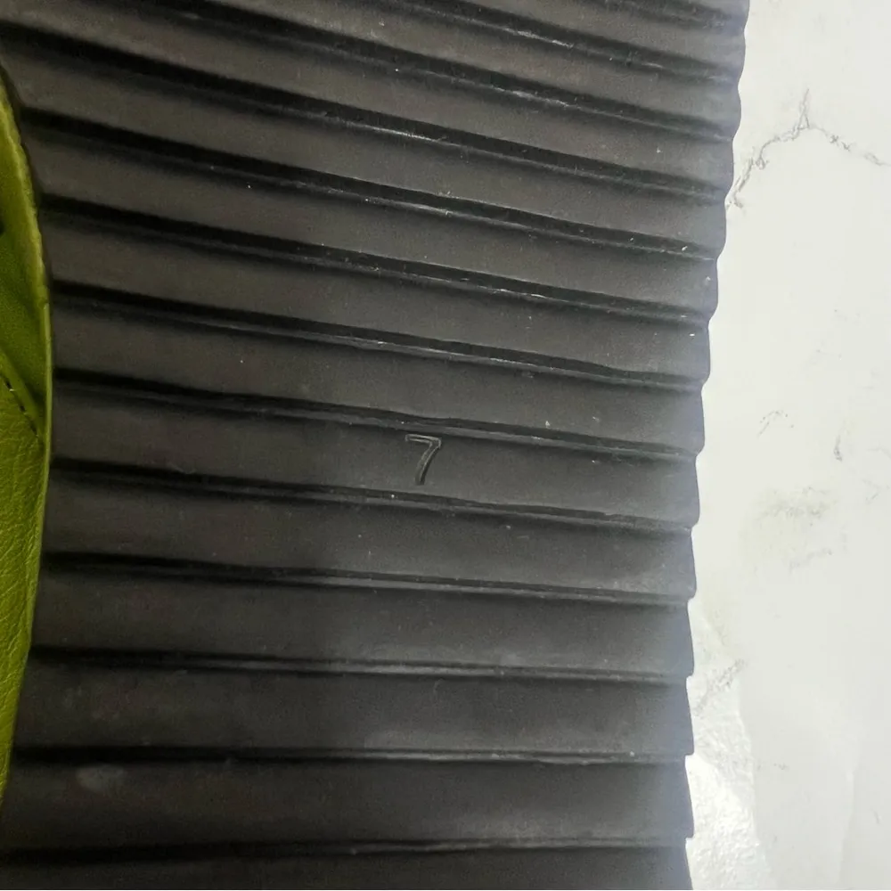 Intentionally Blank Starry Flatform Sandal in
Apple Green Sz 7 - Image 8