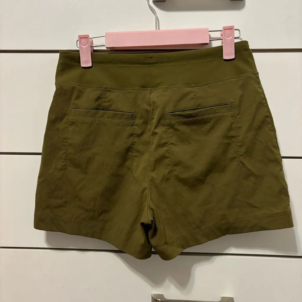 Athleta Trekkie North Mid Rise Short - Image 3