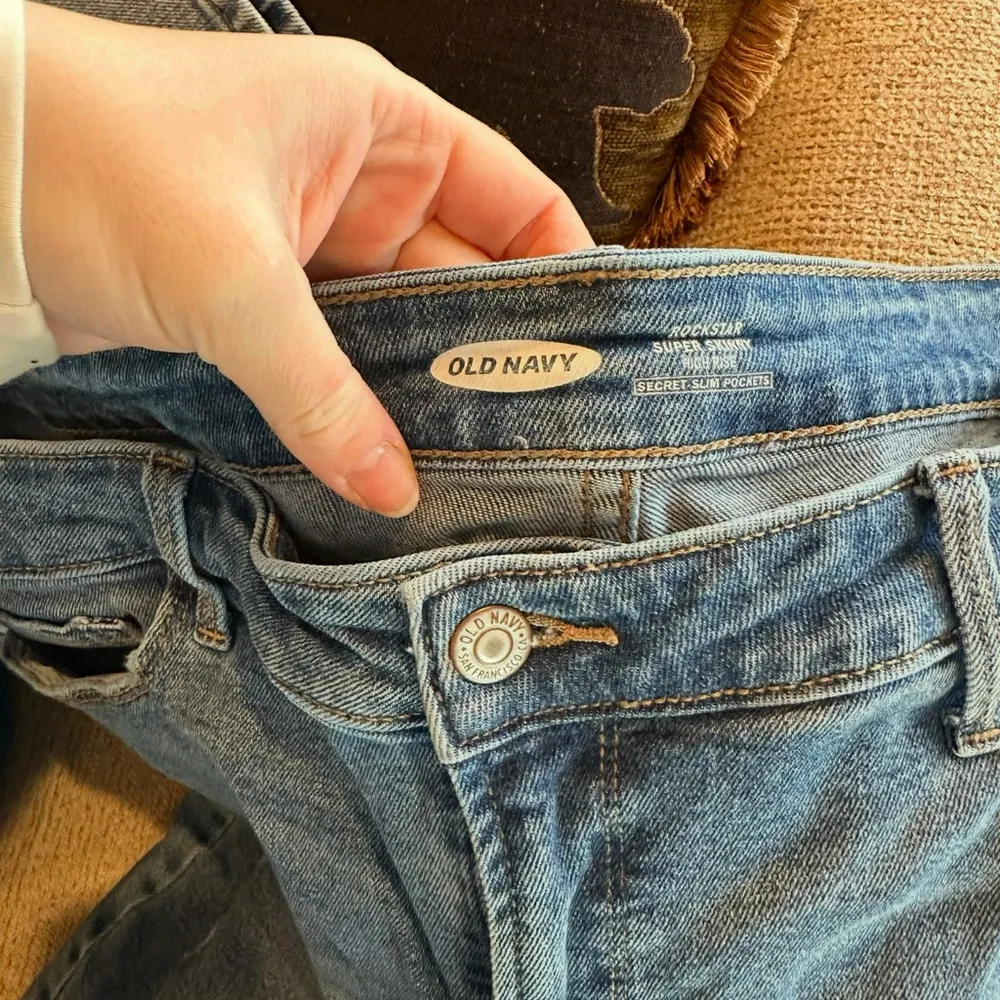 Old Navy Rockstar Super Skinny High Rise - Image 4