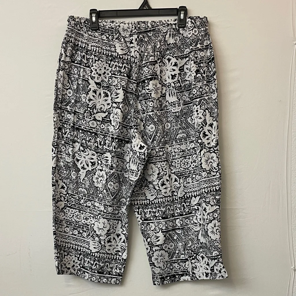 Gloria Vanderbilt Casuals Black & White Printed Capri Pants – Size XL(J8)!! - Image 4