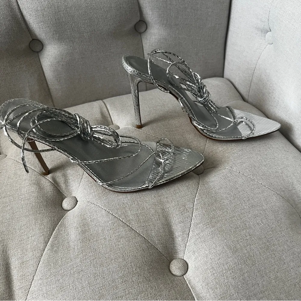 BILLINI NIB Perouze Silver Heels SIZE 10 - Image 5