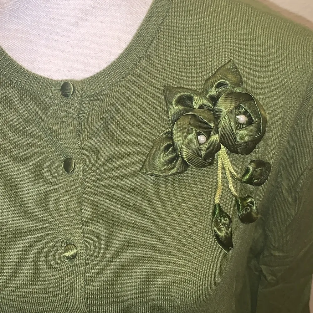 Dress Barn  green rayon nylon button down cardigan sweater with rose - Image 3