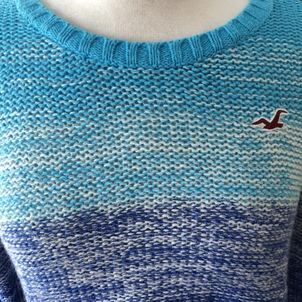 Hollister VINTAGE Ombré Blue Crewneck Sweater - Image 9
