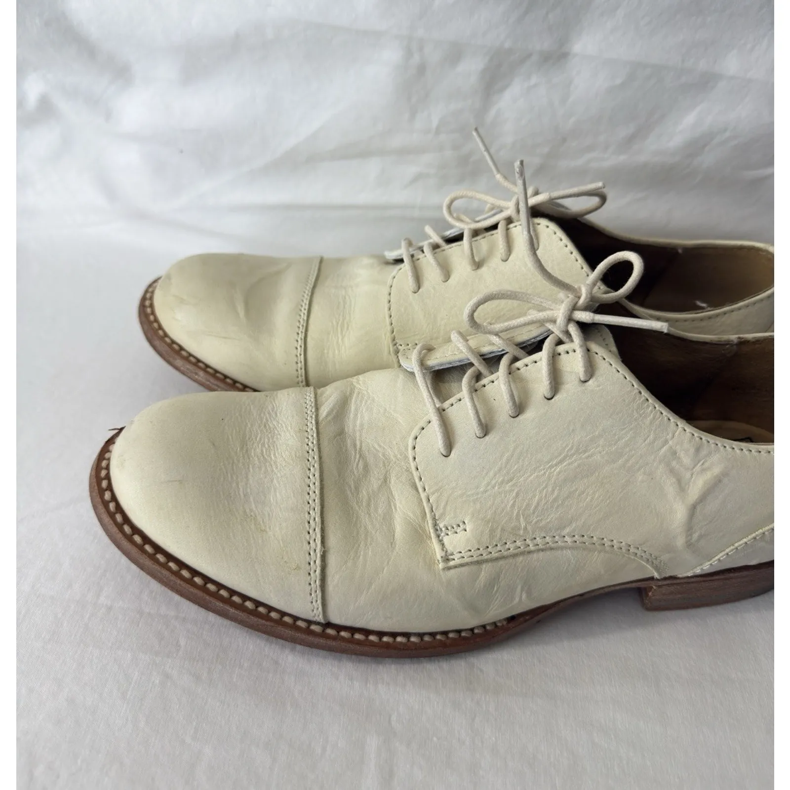 Frye Women’s Oxford Shoes US 7B Light Beige, Slightly Textured Leather - Image 6