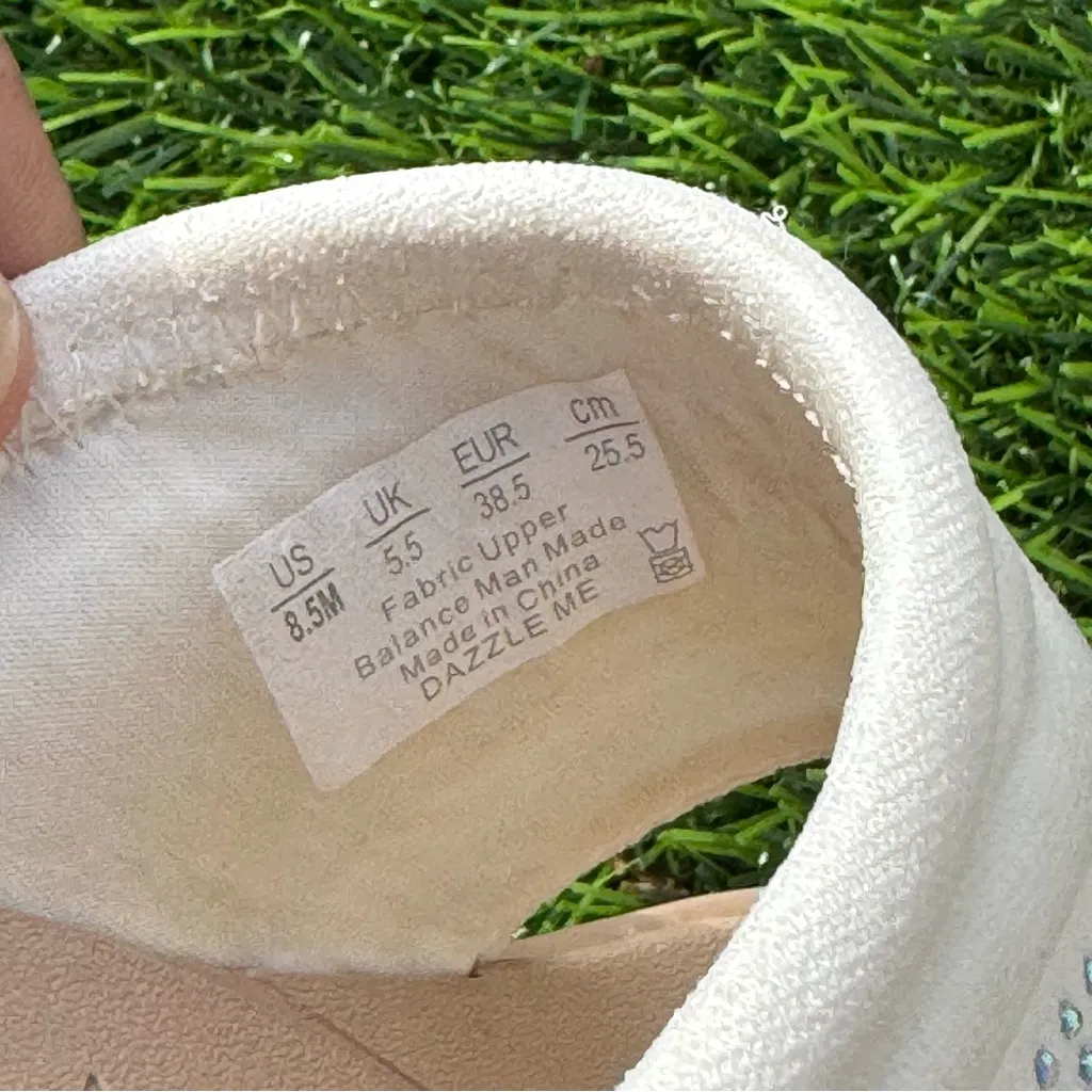 Bzees Dazzle Me White Sandals with Rhinestone Detailing Size 8.5 - Image 5