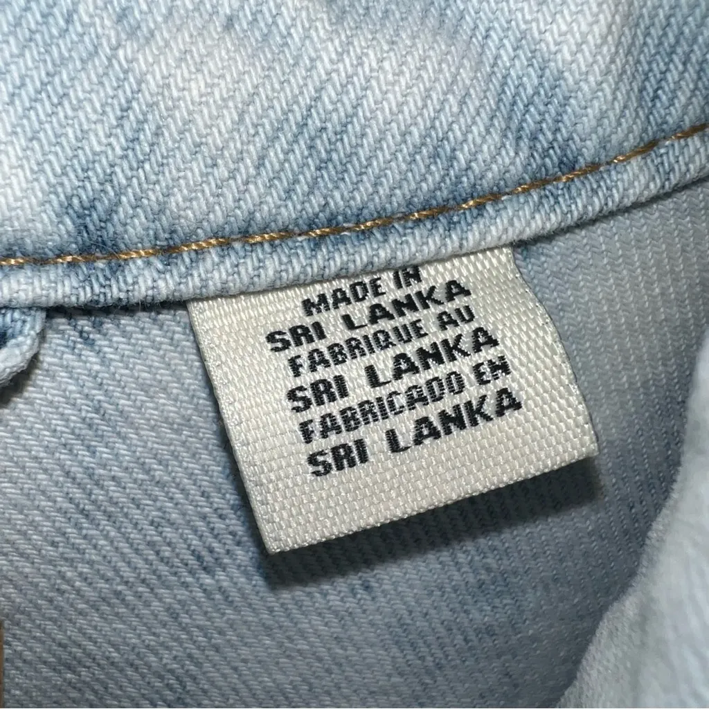 Levi’s Jean Jacket Ex-Boyfriend Trucker Jean Jacket Size XL w/Embroidery on Back - Image 13