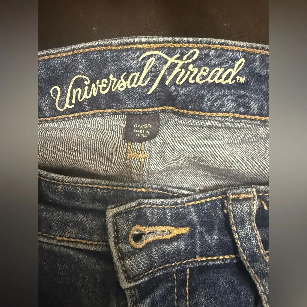 Universal Thread Blue Boyfriend Jeans Cropped Style - Image 5