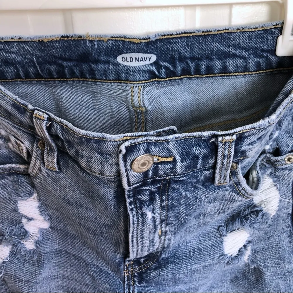 Old Navy High Waisted Relaxed Distressed Cut-Off Jean Shorts 7-inch inseam 0 - Image 3