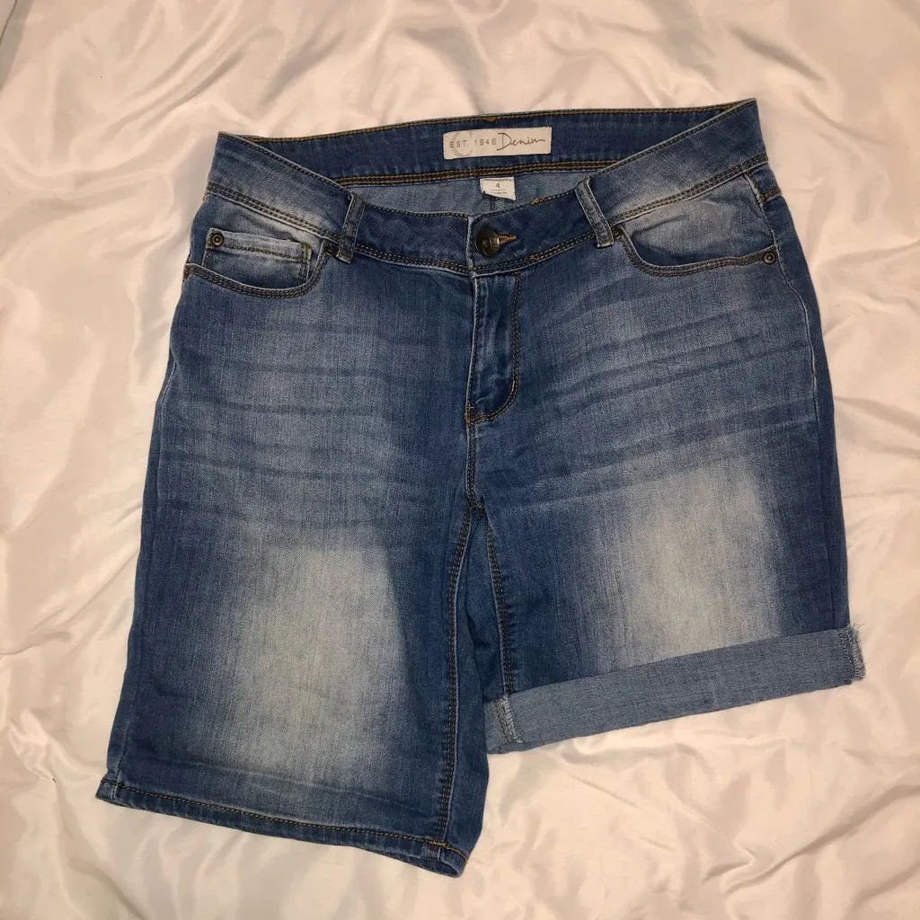 Cato Contemporary Bermuda Medium Wash Denim Shorts size 4 - Image 2
