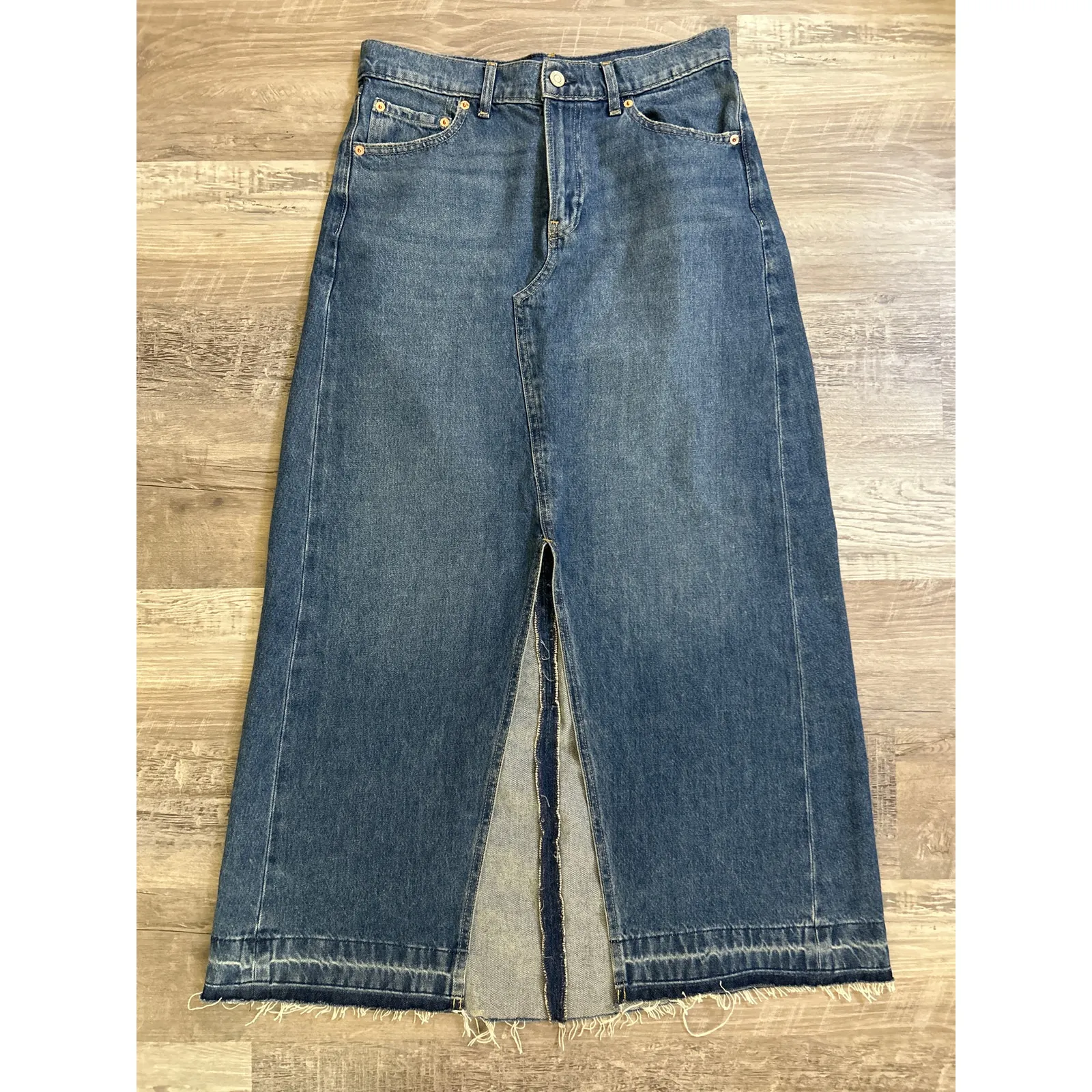 Gap women’s denim maxi skirt in Size 2 with 26" waist - Image 4