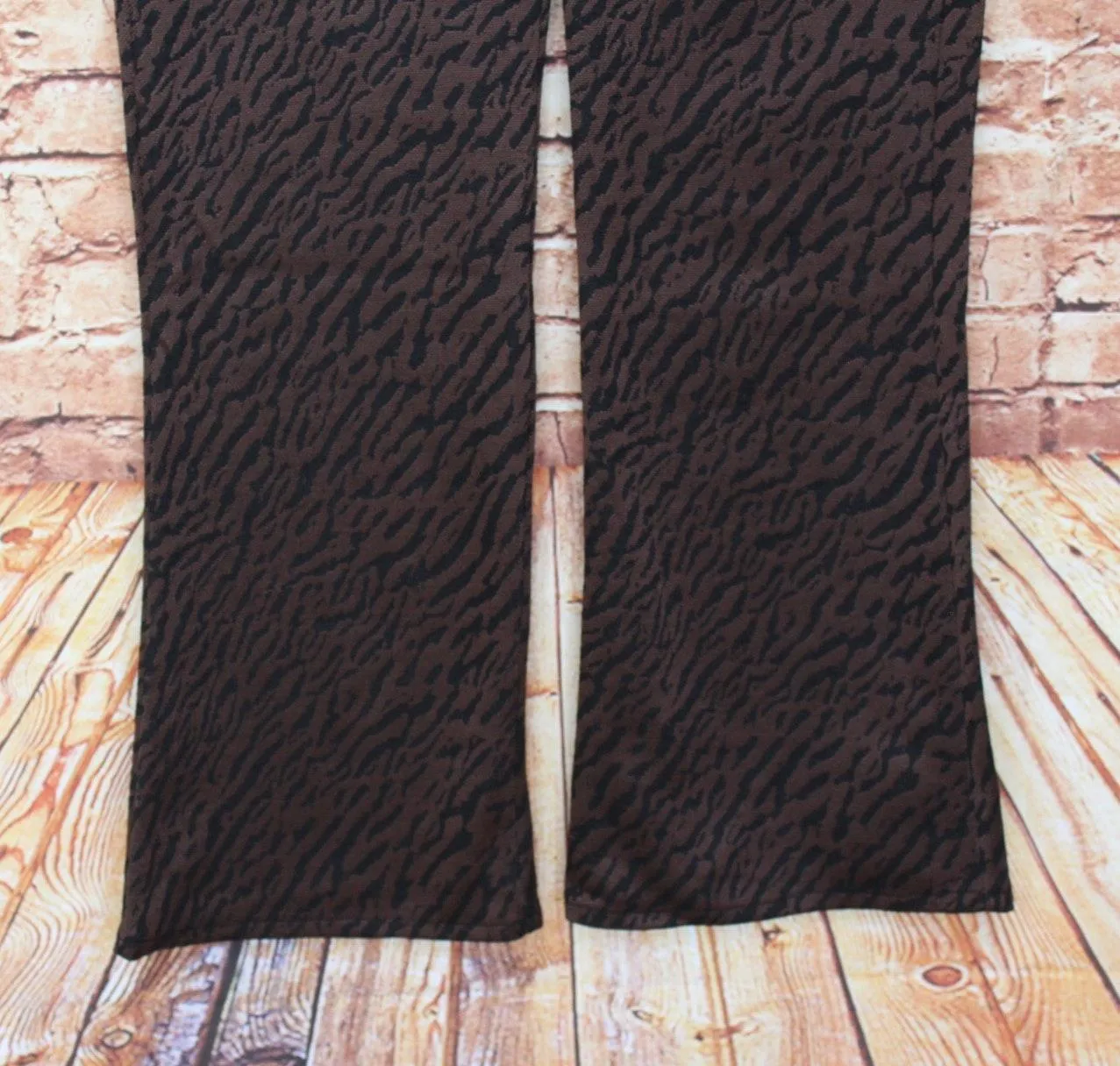 | Animal Print Flare Cropped Pants - Image 4