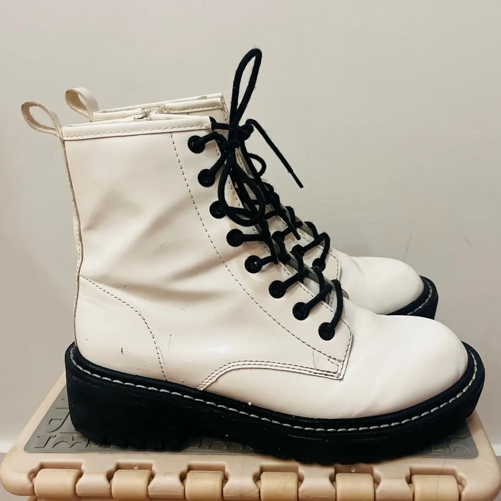 Forever 21 white combat boots Martan style size 6 - Image 8