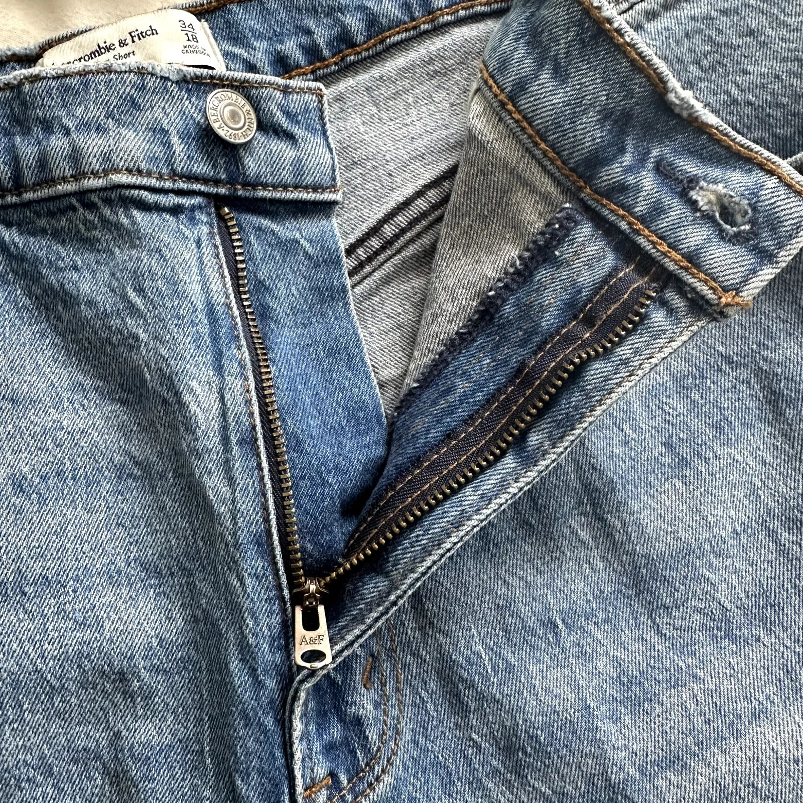 Abercrombie & Fitch The High Rise Mom Short Sz 18 - Image 5