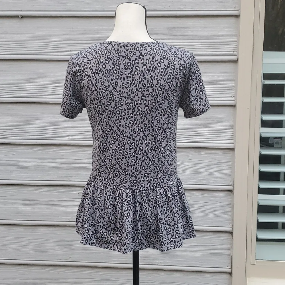Gaze Animal Print Short Sleeve Peplum Top Size XS - Image 5