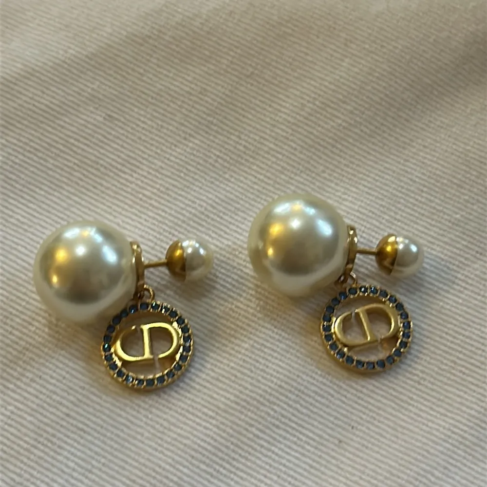 DIOR TRIBALES EARRINGS Gold-Finish Metal, White Resin Pearls and Blue Crystals - Image 3