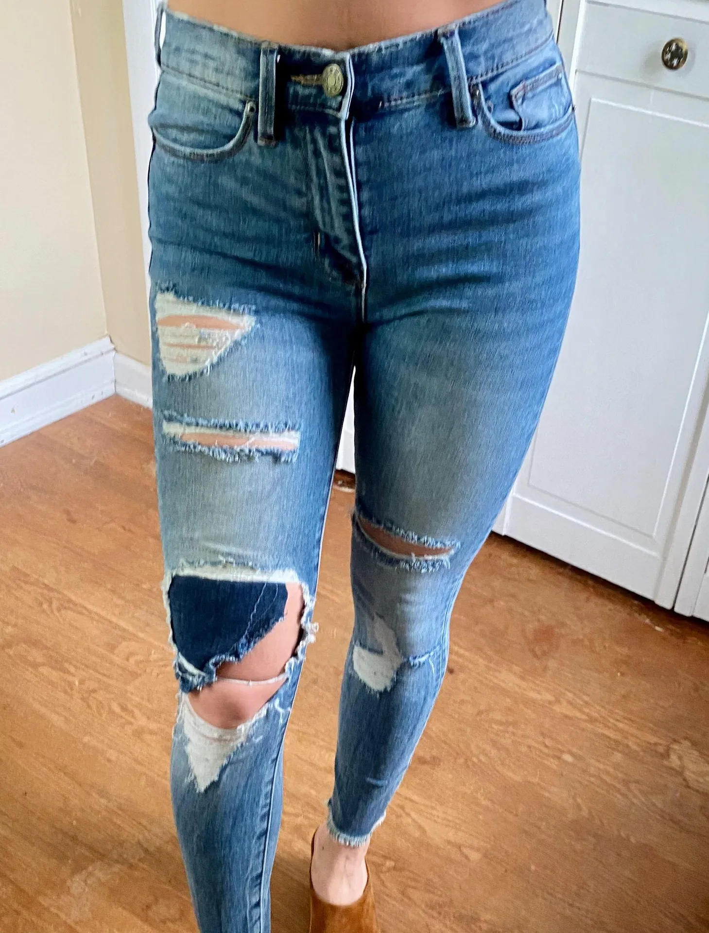 BDG Ripped  Jeans Size 24 - Image 4
