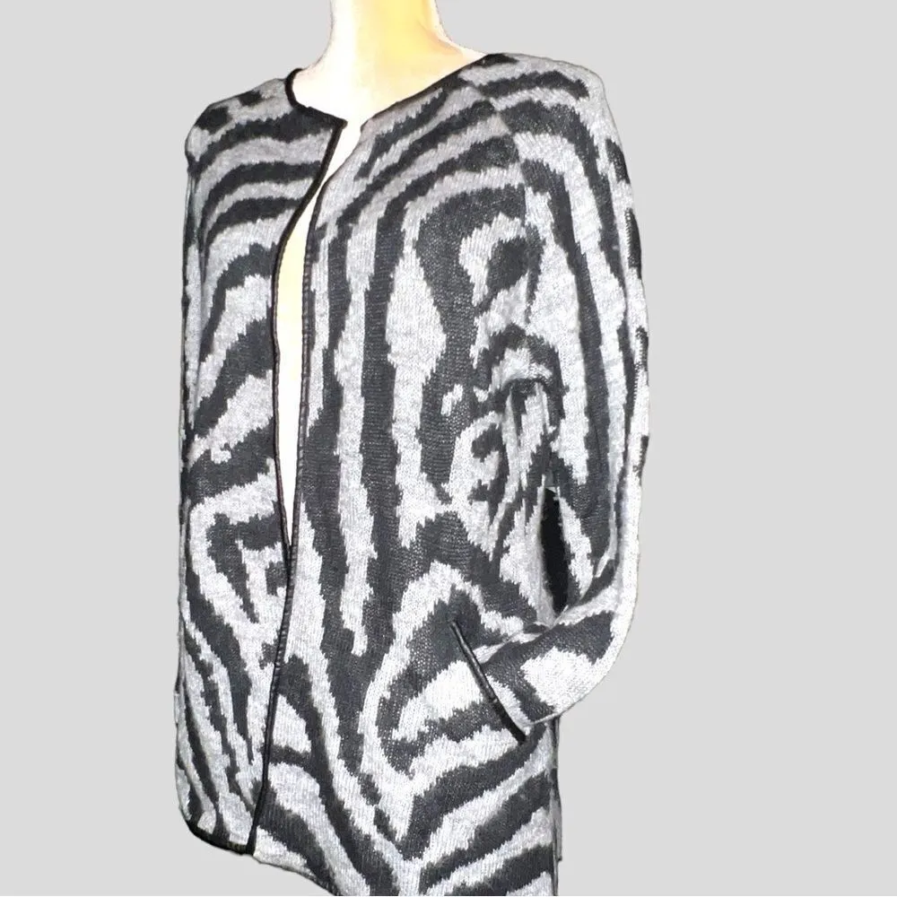 Neiman Marcus super nice animal print cardigan - Image 5