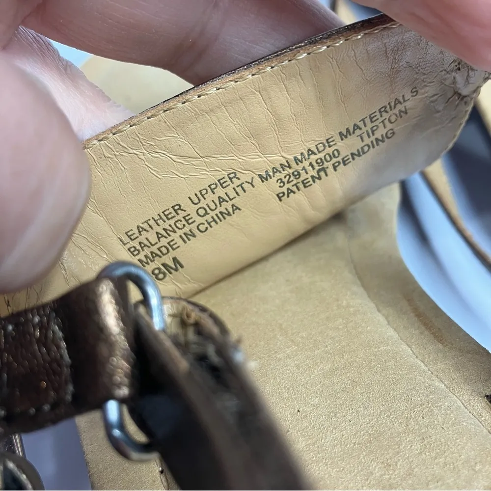 Naturalizer metallic leather t-strap sandals size 8 - Image 5