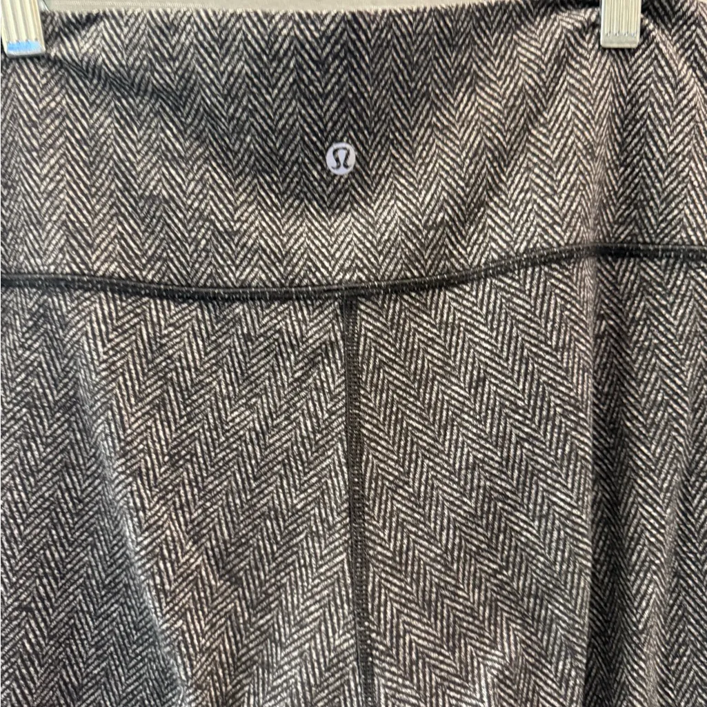 Lululemon Athletica Women's Gray Herringbone Joggers Size 8 - Image 3