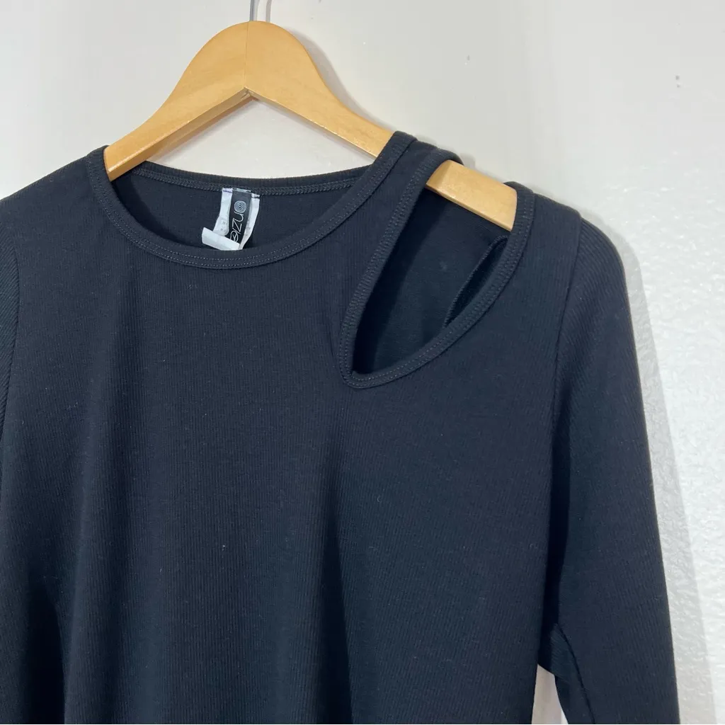 NEW Onzie Black Pilates Core Top - Image 3