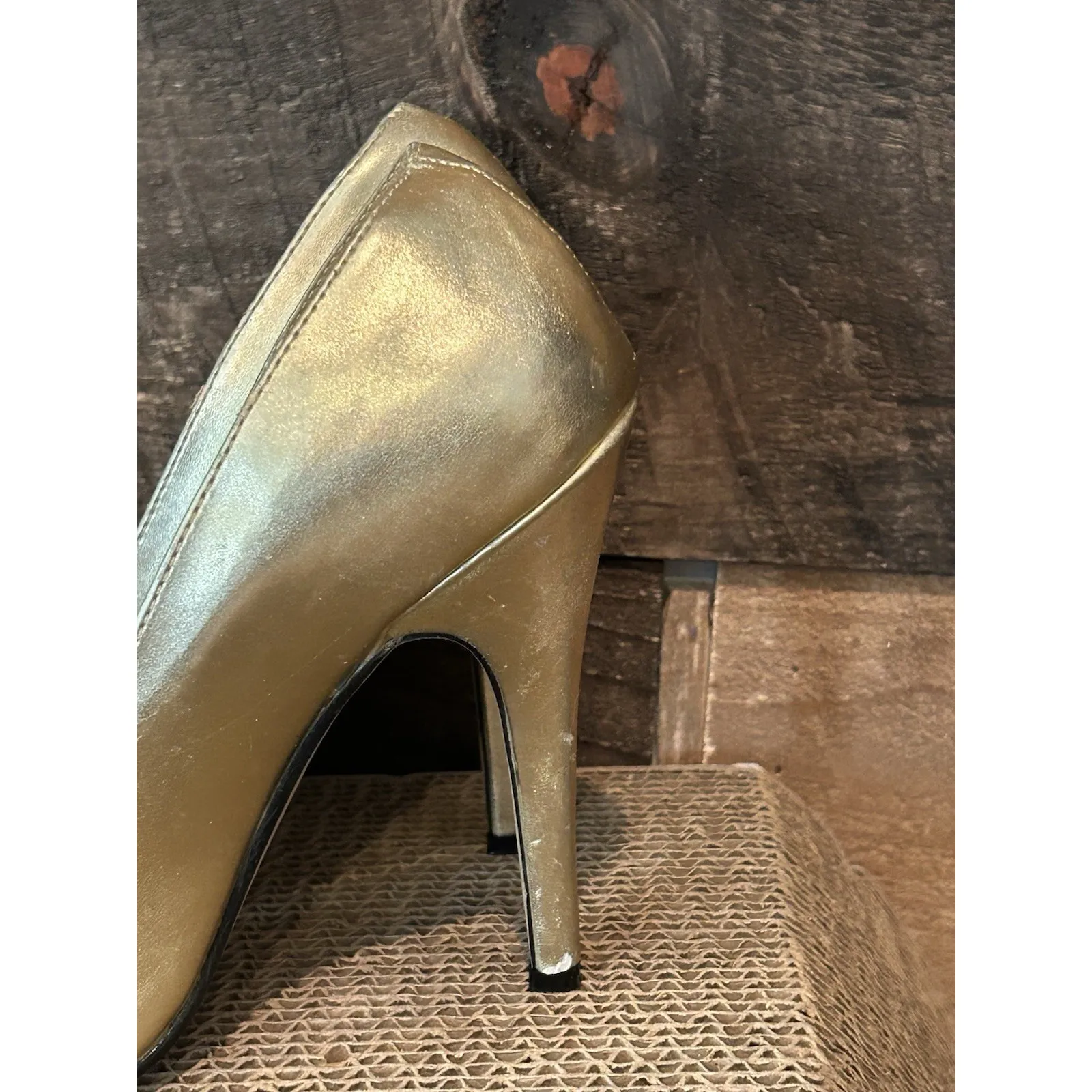 VINTAGE FREDERICK'S OF HOLLYWOOD GOLD STILETTO HEELS SIZE‎ 7 - Image 2