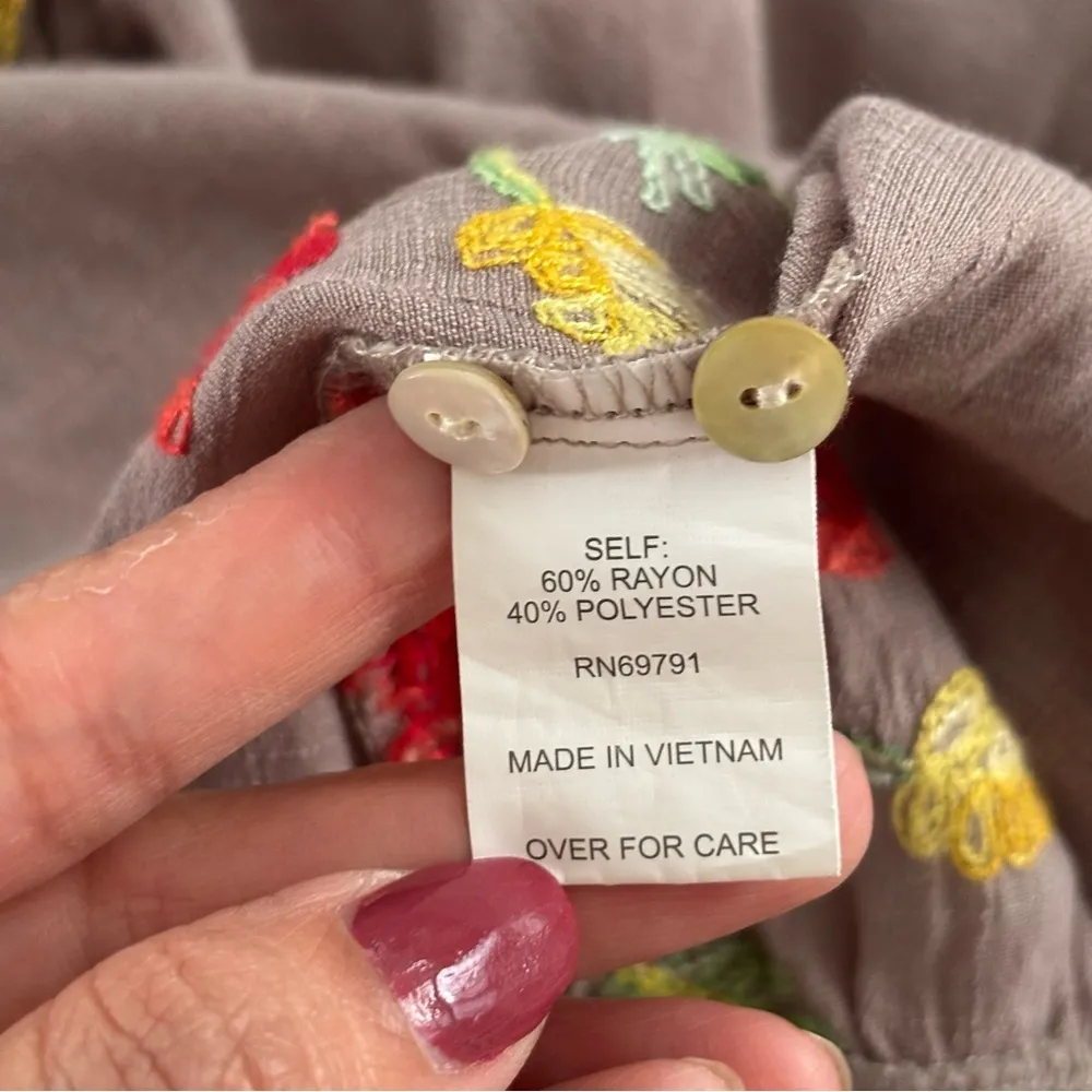 Fig and Flower Anthropologie Taupe Blouse with Vibrant Floral Embroidery Tan Size M - Image 9