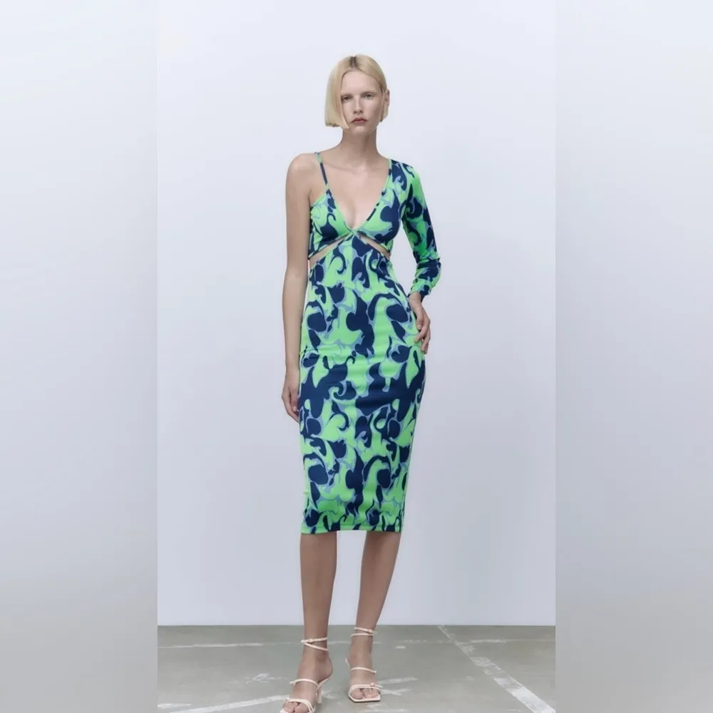 ZARA Green Asymmetric Jacquard V-Neck Dress Size M Spaghetti Strap One Sleeve - Image 5