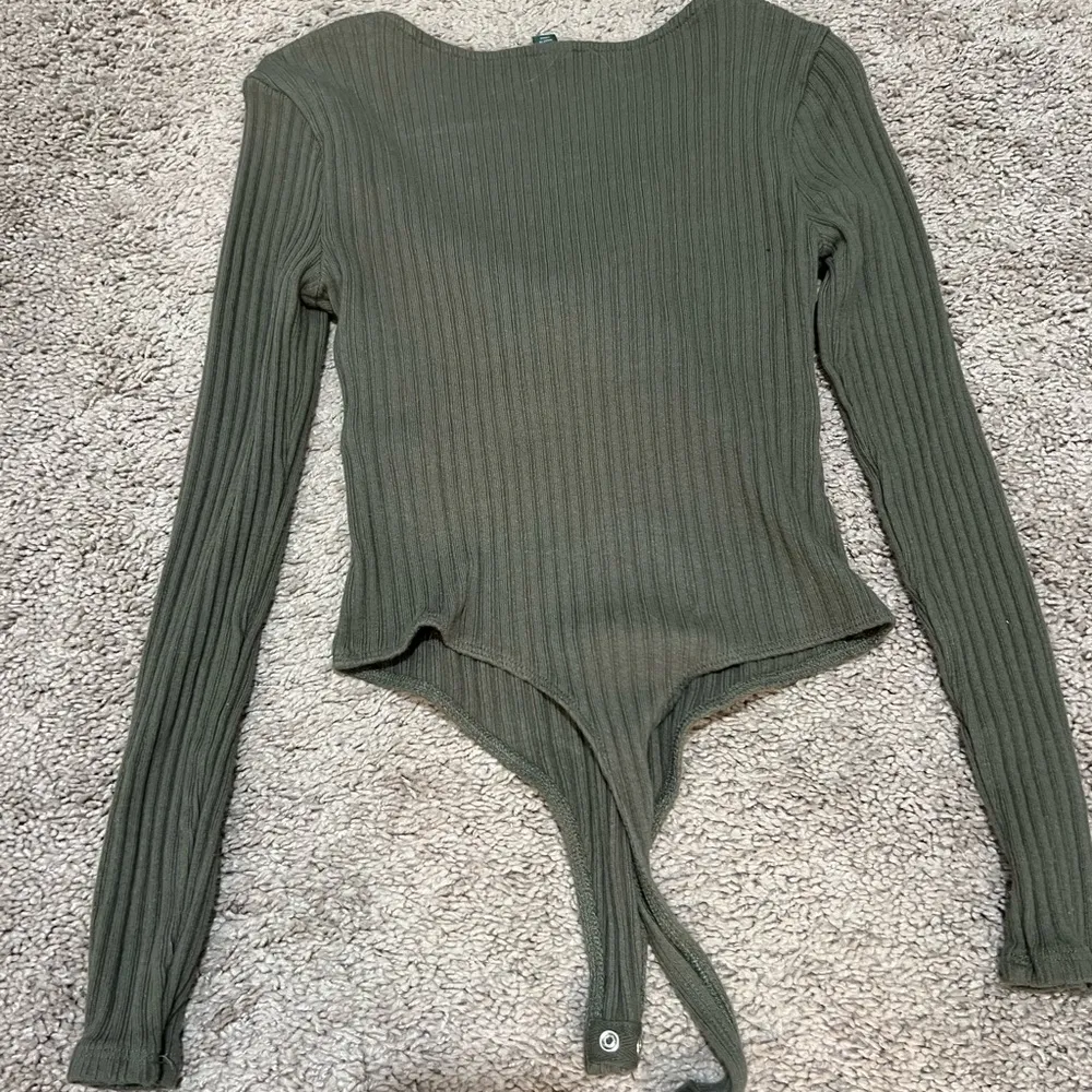 Wild fable green bodysuit NWOT size medium - Image 5